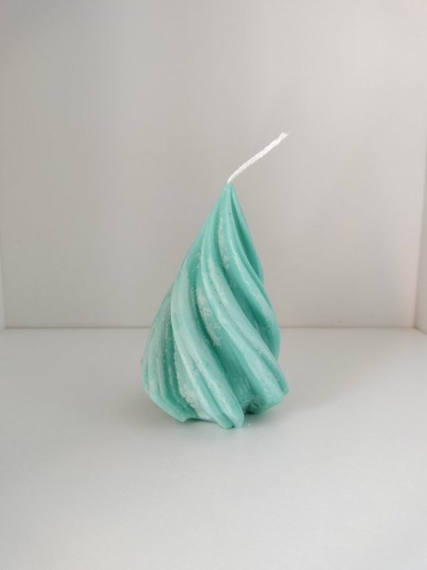 Sójová sviečka Točený stromček – Moderná zimná elegancia - Farba: Mätová