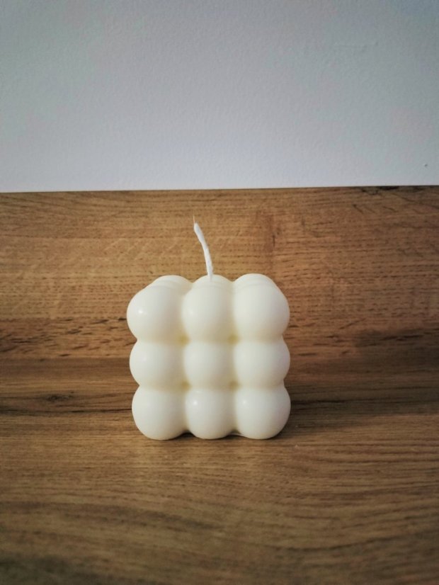 🏷️ Dizajnová bubble sviečka „Kocka“ – pastelová estetika - Farba: Žltá